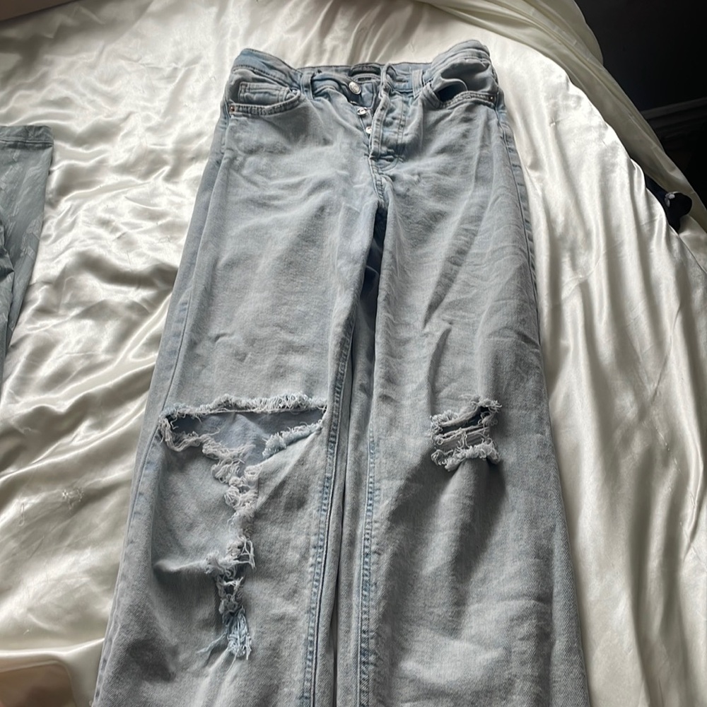 Super cute ripped baggy jeans !